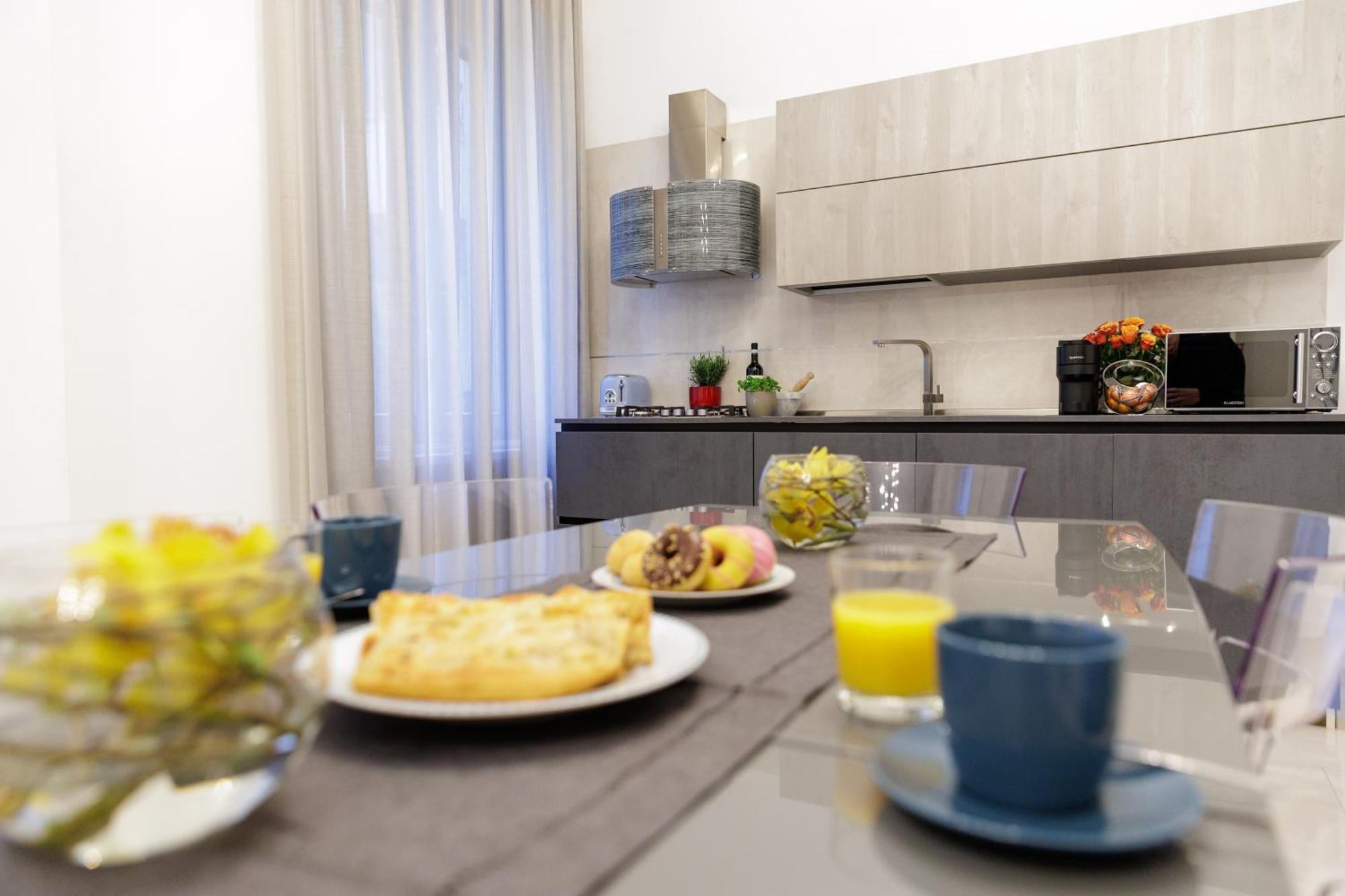 Genoa Lux Apartments With Parking Luaran gambar