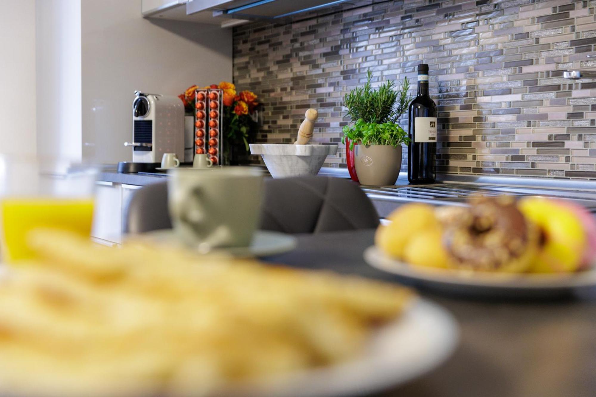 Genoa Lux Apartments With Parking Luaran gambar