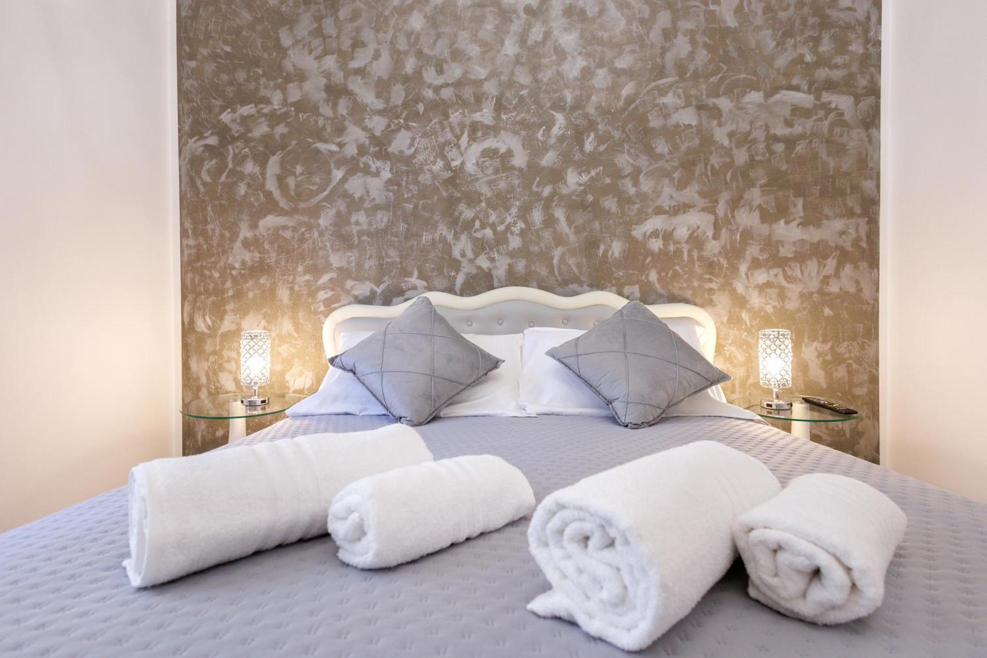 Genoa Lux Apartments With Parking Luaran gambar