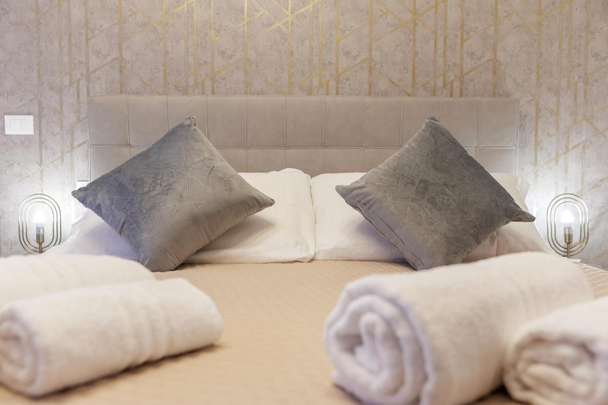 Genoa Lux Apartments With Parking Luaran gambar
