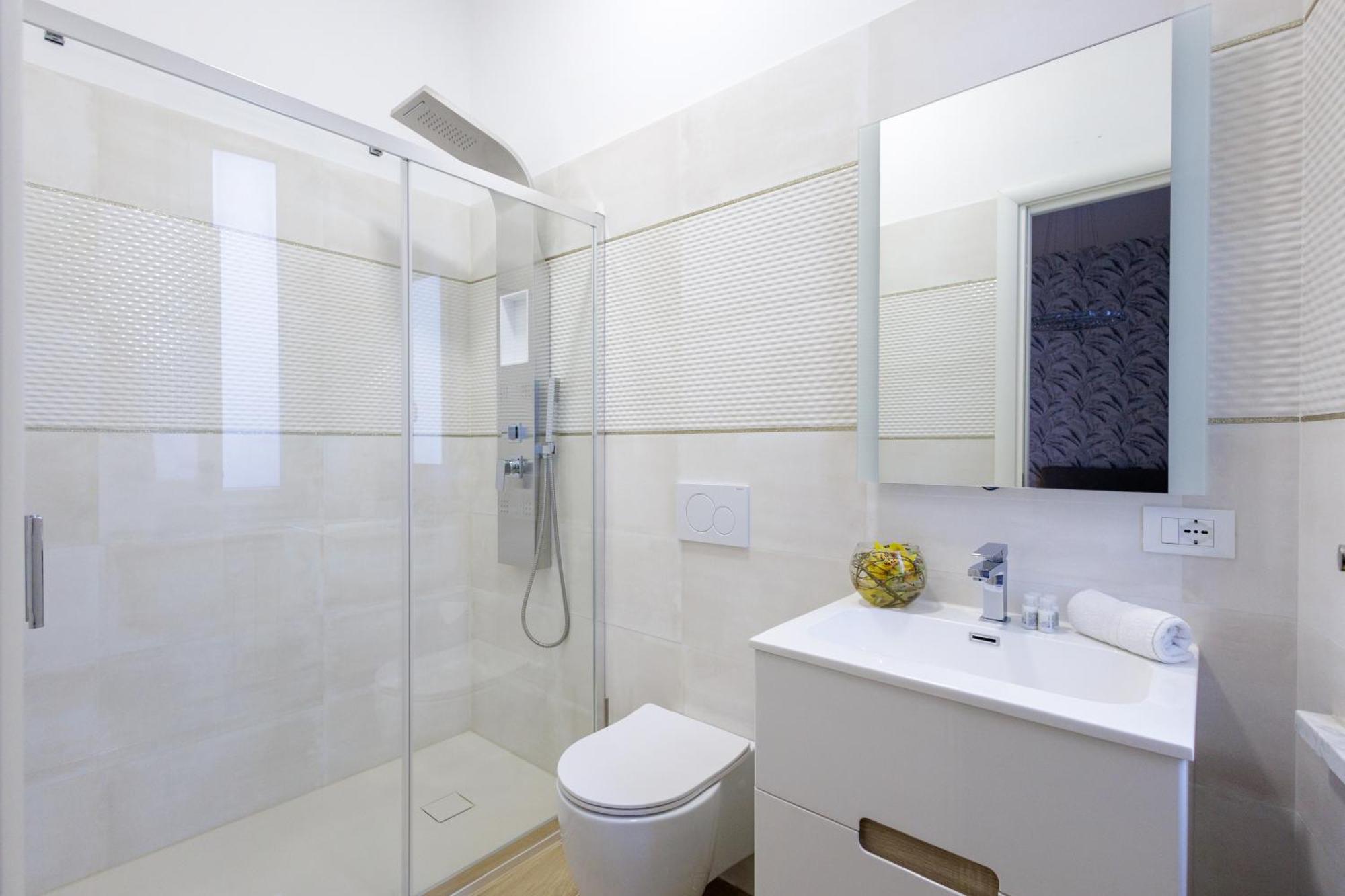 Genoa Lux Apartments With Parking Luaran gambar