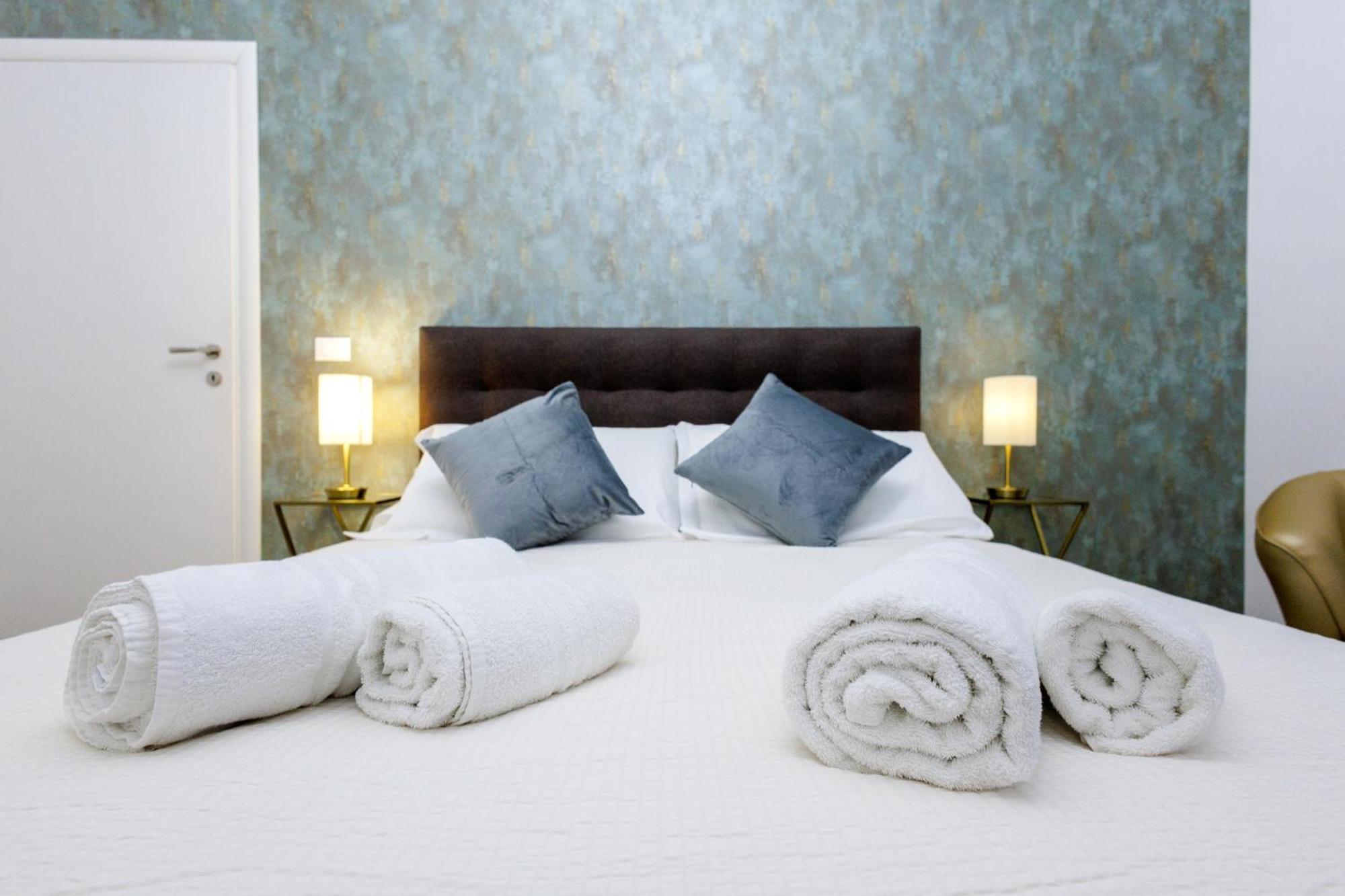 Genoa Lux Apartments With Parking Luaran gambar